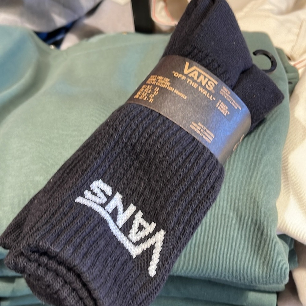 Vans Socks 3 pairs set CREW VANS.
"OFF THE WALL" Black/White
NWT